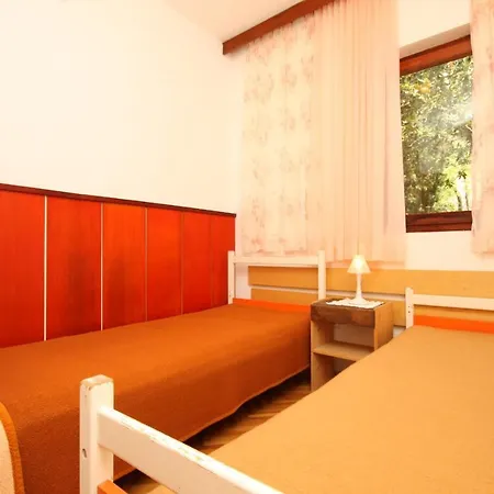Apartments By The Sea Starigrad, Paklenica - 6626 *