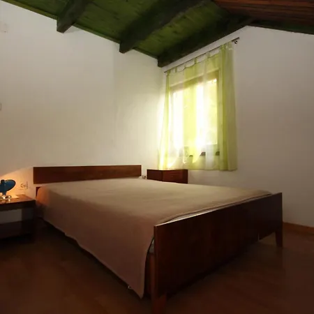 Apartments By The Sea Starigrad, Paklenica - 6626 *