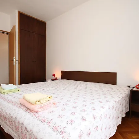 Apartments By The Sea Starigrad, Paklenica - 6626 شقة